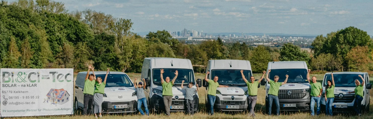 Das Bi & Ci - Tec Team vor den Firmenfahrzeugen in Kelkheim